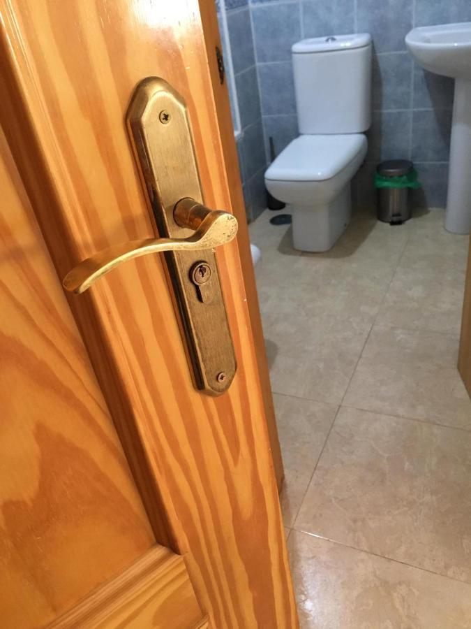 Habitacion Grande Con Bano Privado En Coin A 30Km De La Playa Luaran gambar